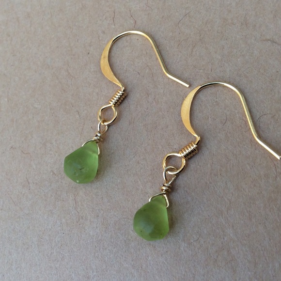 Handcrafted Sundance charm Gold filled natural peridot teardrop Earrings - Picture 7 of 8